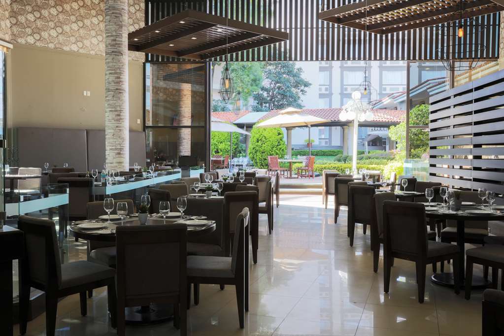 Krystal Urban Guadalajara Hotel Restaurant foto