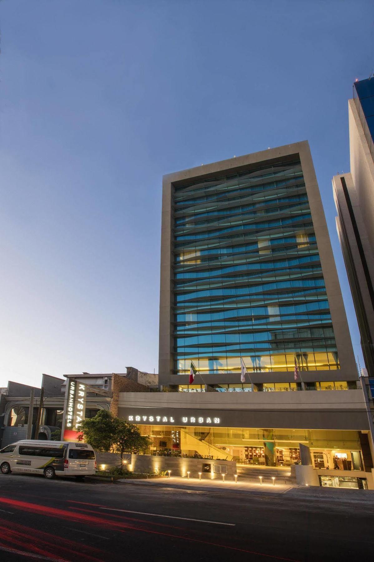 Krystal Urban Guadalajara Hotel Exterior foto
